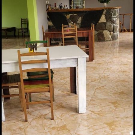 Guest House Guli Mestia Bagian luar foto