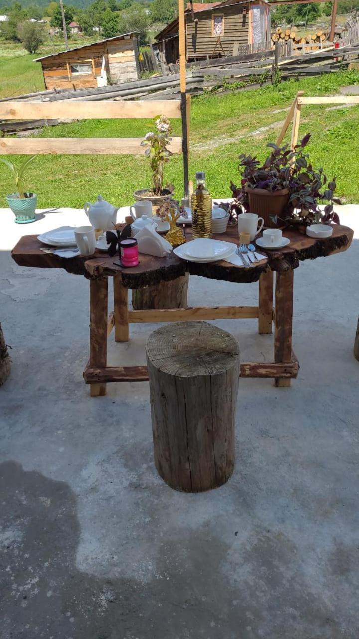 Guest House Guli Mestia Bagian luar foto