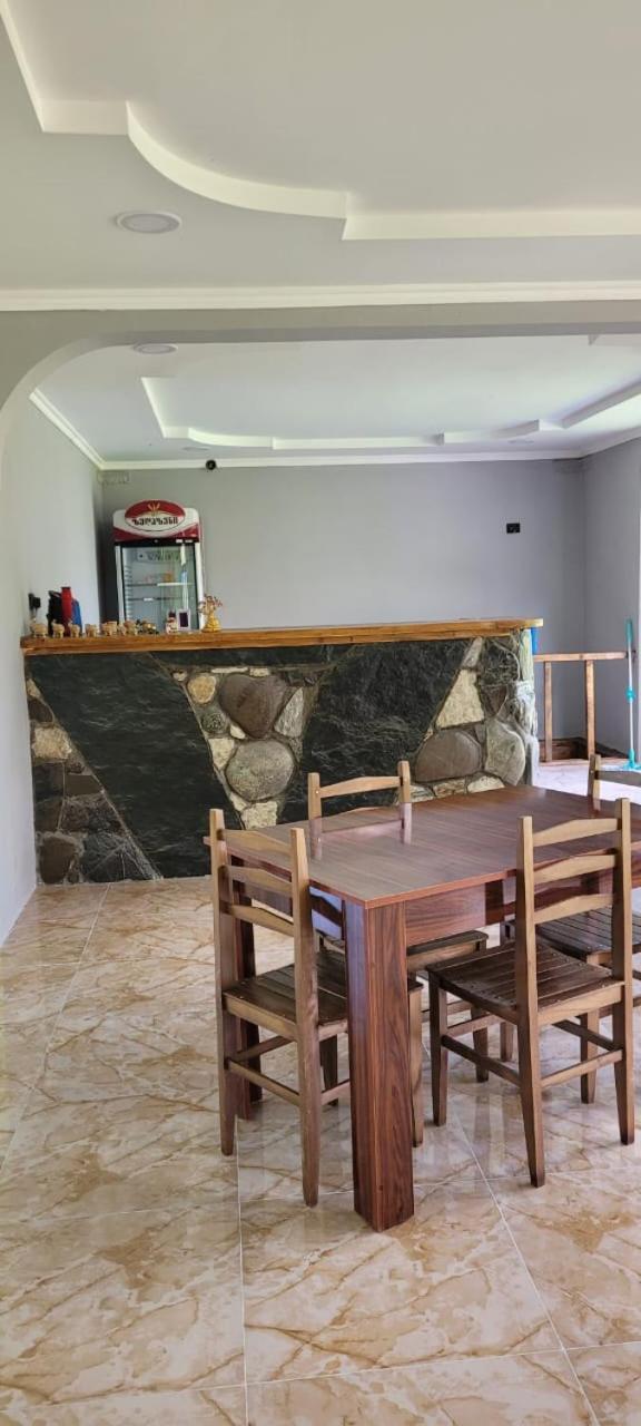 Guest House Guli Mestia Bagian luar foto