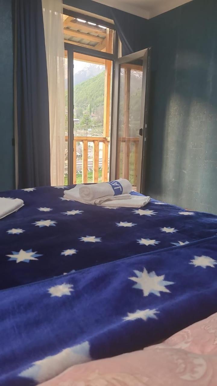 Guest House Guli Mestia Bagian luar foto
